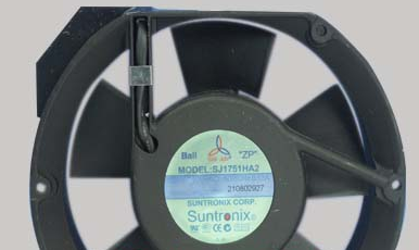 可控制的電腦散熱風扇噪音的散熱風扇-臺灣三巨